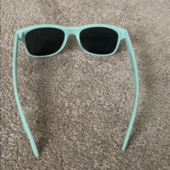 VS Sunglasses w/bottle opener at ear - Picture 2 of 4